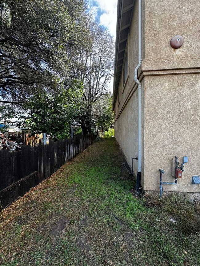 Building Photo - L41900