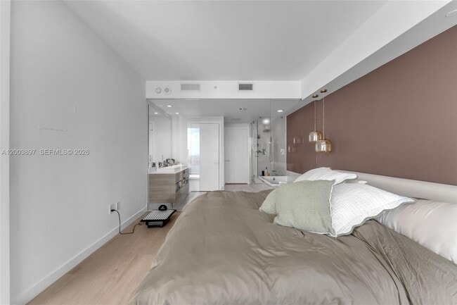 Building Photo - 650 NE 32nd St