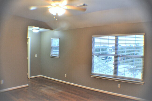 Building Photo - 9503 Deep Valley Dr