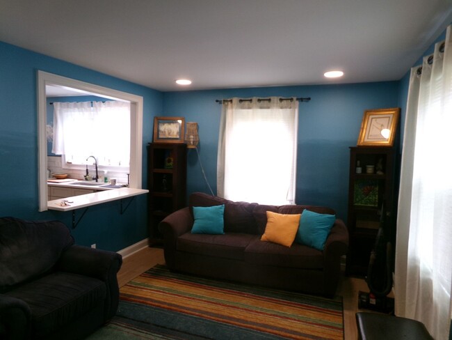 Building Photo - Fully furnished