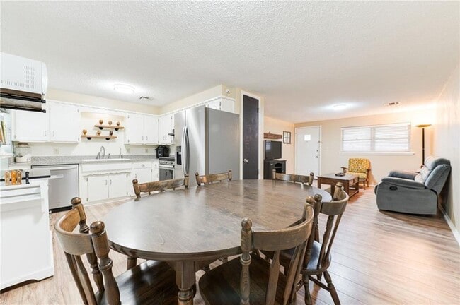 Building Photo - 3 Bed 1 Bath 1 Car in Bethany, OK PC Schools