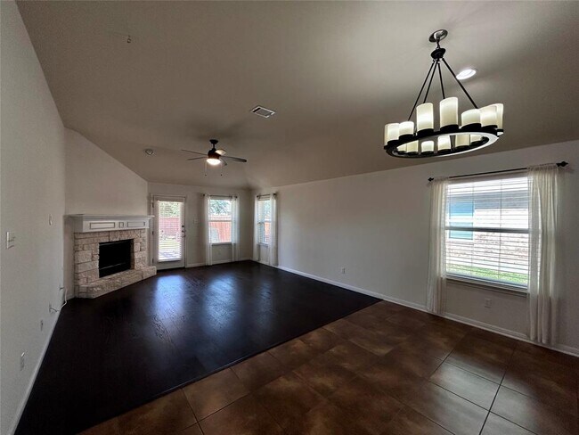 Building Photo - 180 Mystic Hollow