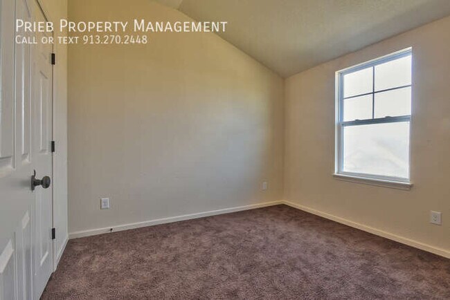 Building Photo - 282 N Ferrel St
