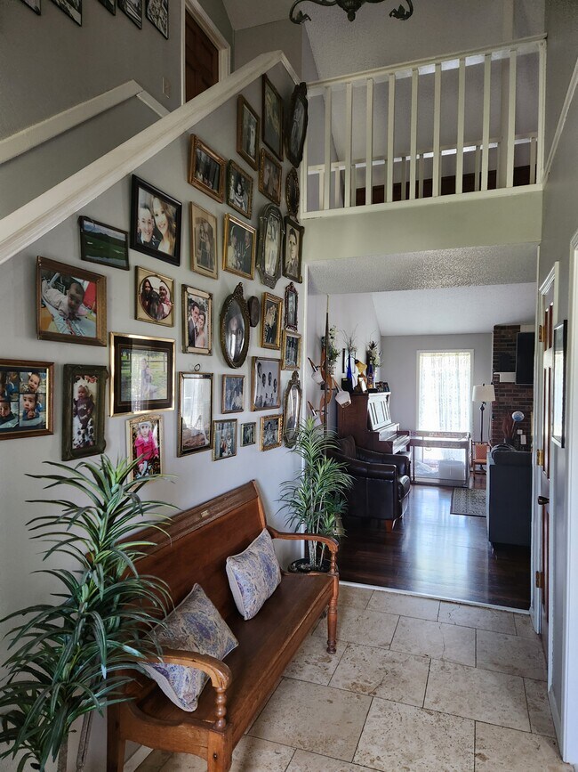 Building Photo - 1310 Knob Hill