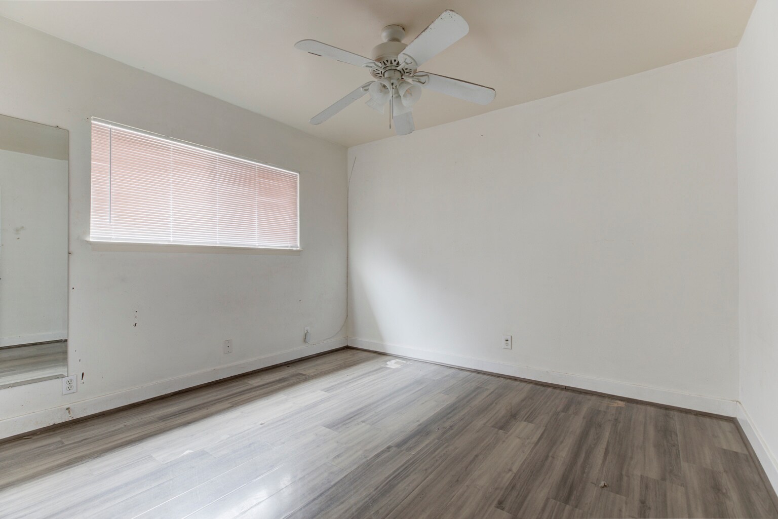Building Photo - 10733 Louise Ave