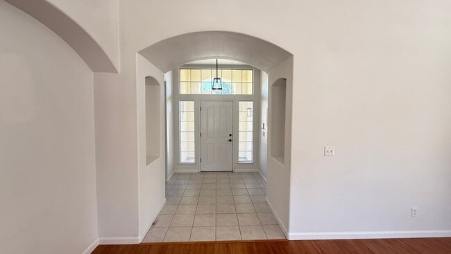 Building Photo - 3 Bedroom, 2.5 bath home in Desirable Fresno Neighborhood