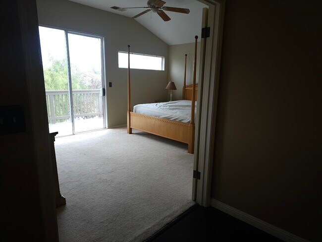 Building Photo - 2431 Pinehurst Ct