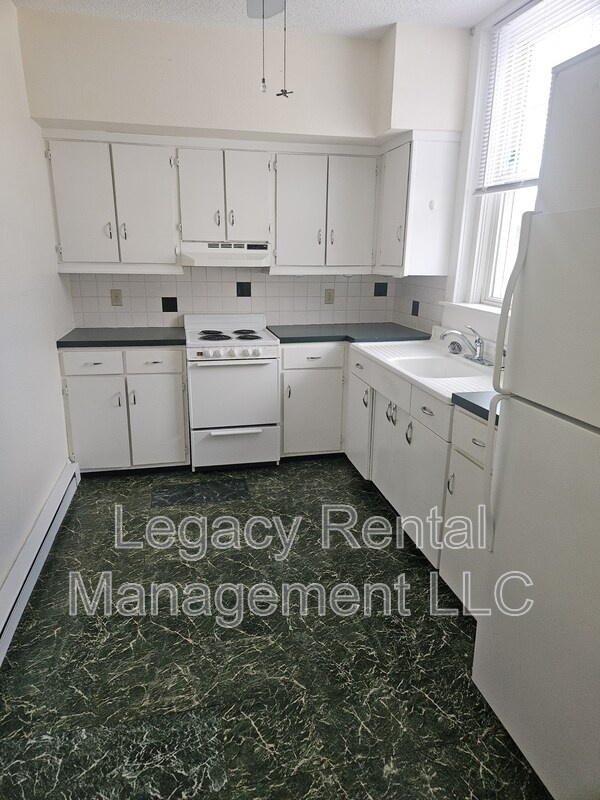 Building Photo - 281 E Main St