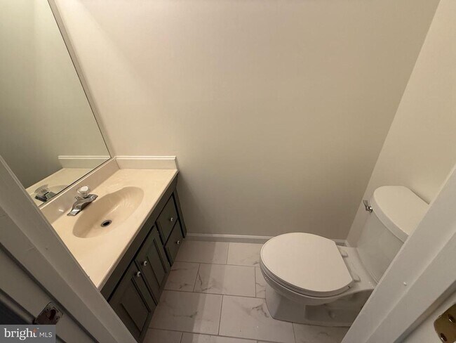Building Photo - 5714 Goldfinch Ct