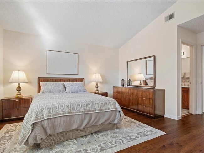 Building Photo - 349 Almond Way