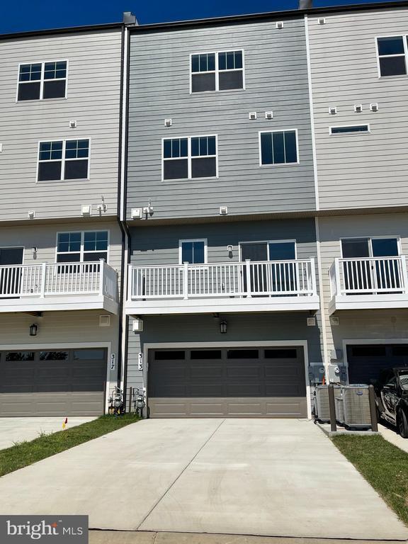 Building Photo - 313 Salinger Pl