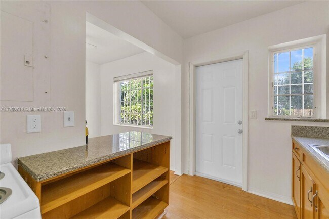 Building Photo - 69 NE 115th St