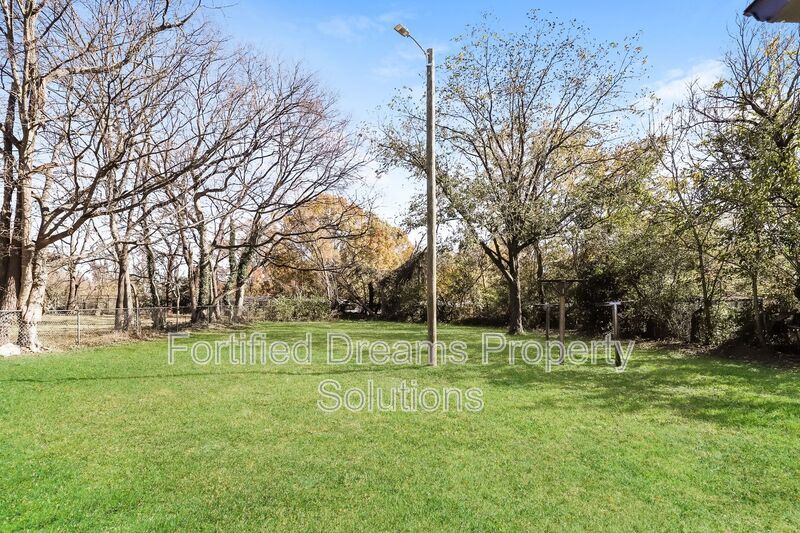 Building Photo - 235 S English St