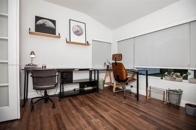 Building Photo - 1050 NW 46th St