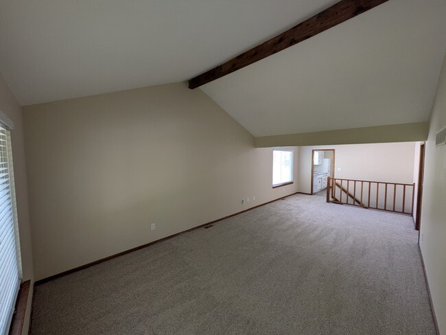 Building Photo - 22 NW Lakeview Blvd