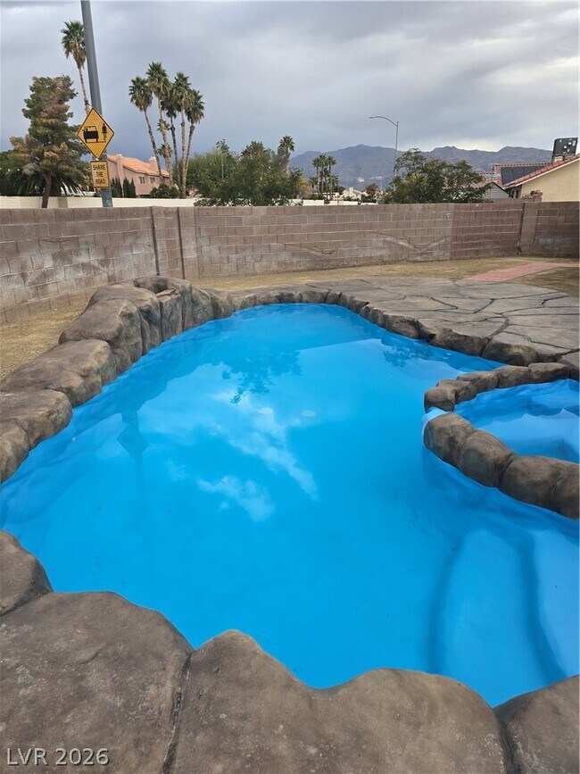 Building Photo - 5843 Berry Hill Ln