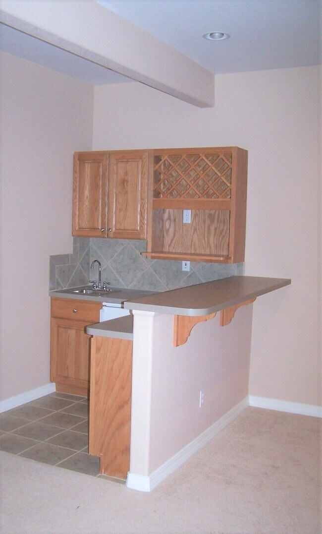 Building Photo - 2361 Craycroft Dr
