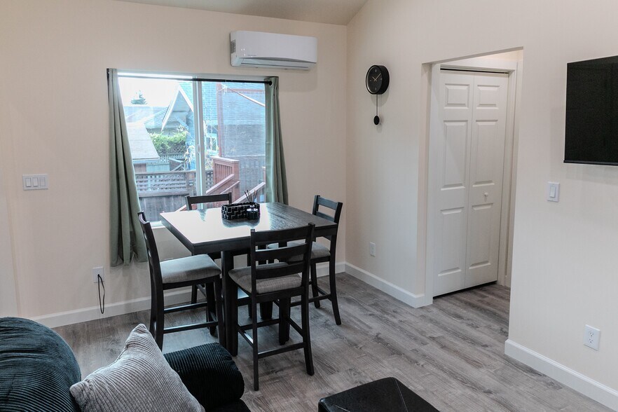 Building Photo - 1009 Arlington Ave