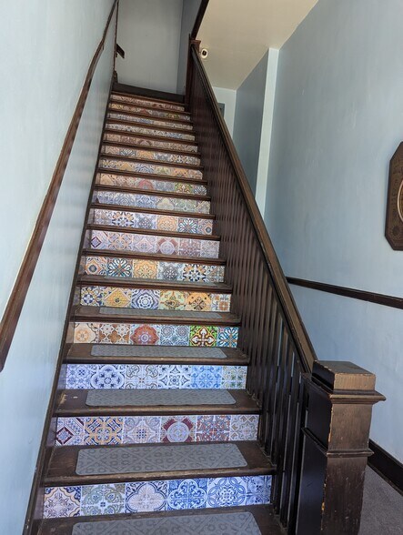 Building Photo - 208 Sutton St