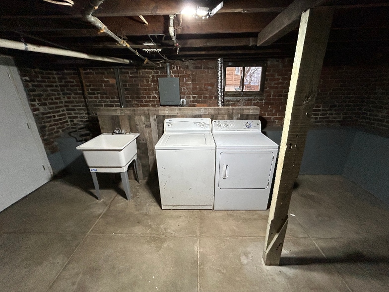 Building Photo - 1108 E Main St