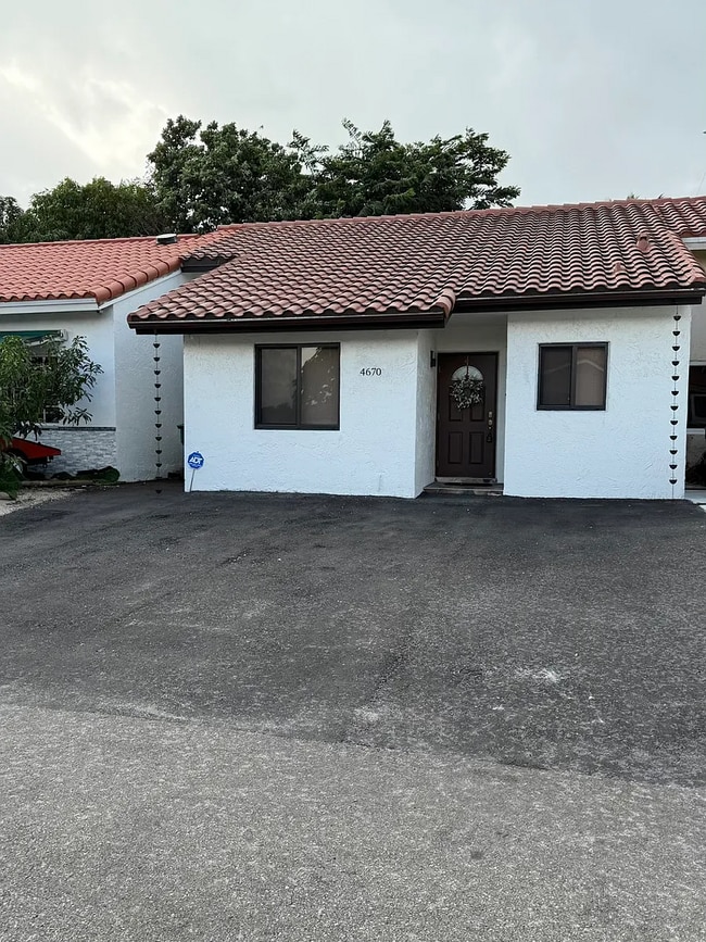 Building Photo - 4670 SW 143rd Ave