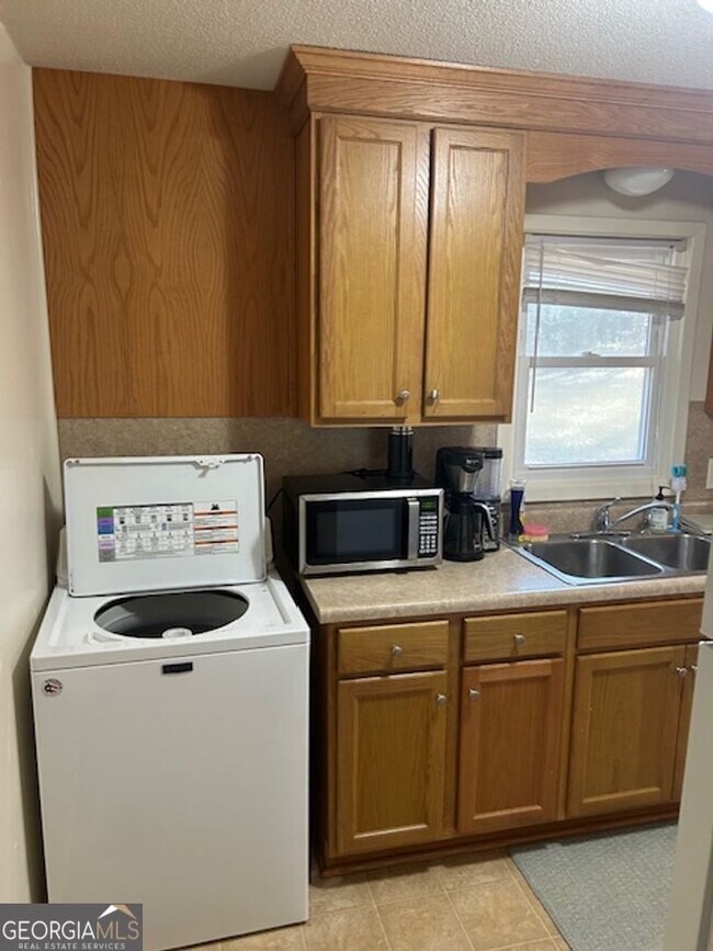 Building Photo - 194 VFW Dr