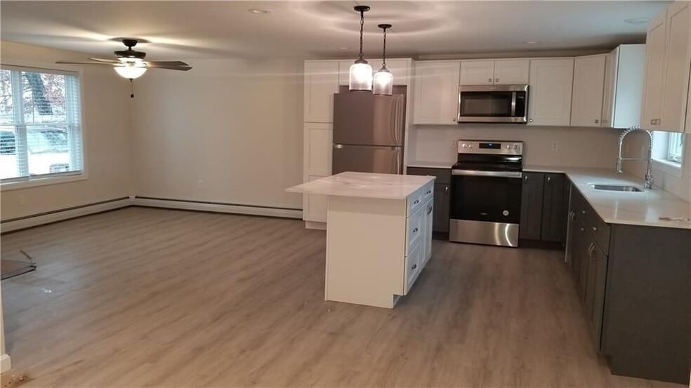 Building Photo - 8 Deluca St