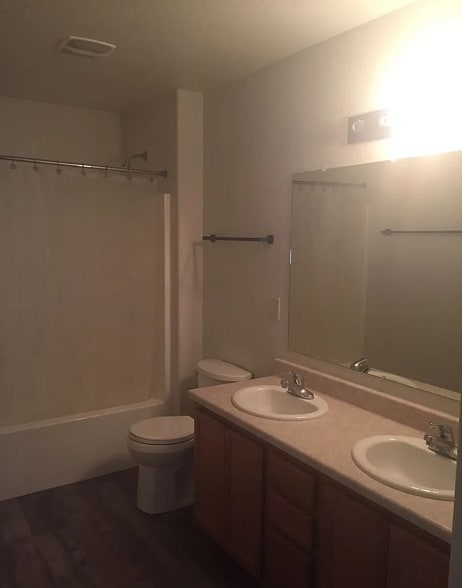 Building Photo - 873 E Minnesota St