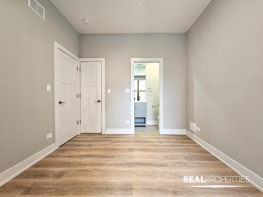 Building Photo - 428 W Belden Ave