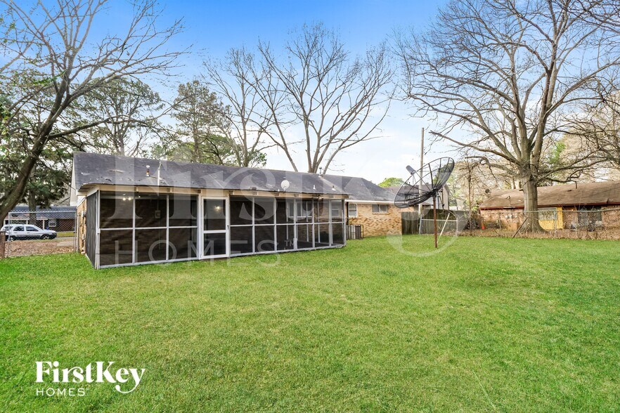 Building Photo - 1928 Croydon Ave