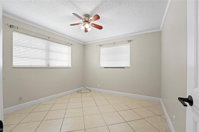 Building Photo - 1120 E Tropical Way