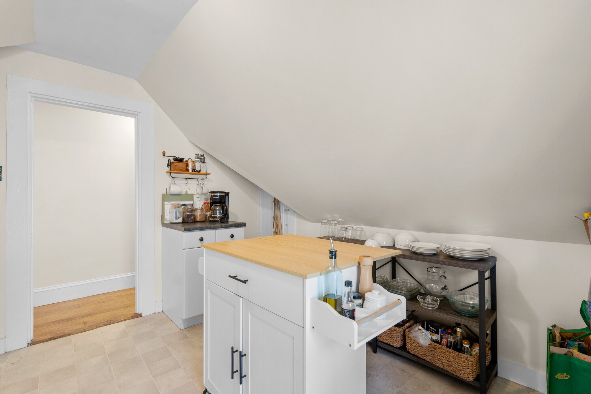 Building Photo - 5 Wenham St