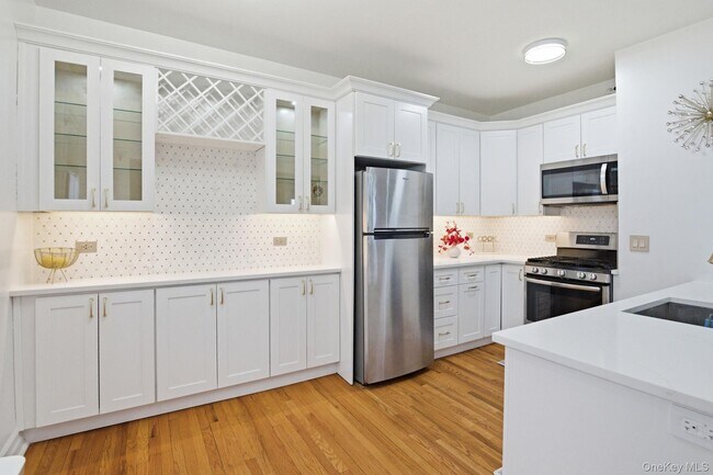 Building Photo - 26 Pondfield Rd