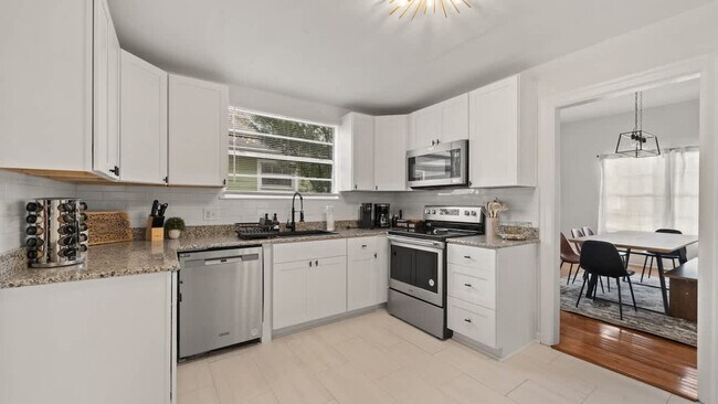 Building Photo - 307 W Haya St