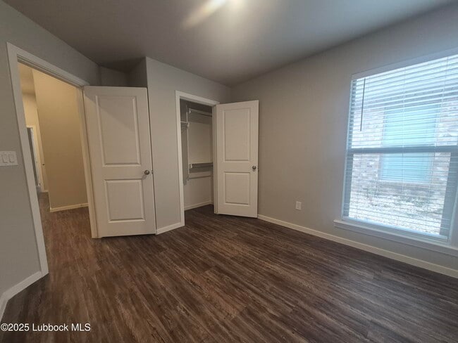 Building Photo - 2109 N Jayton Ave