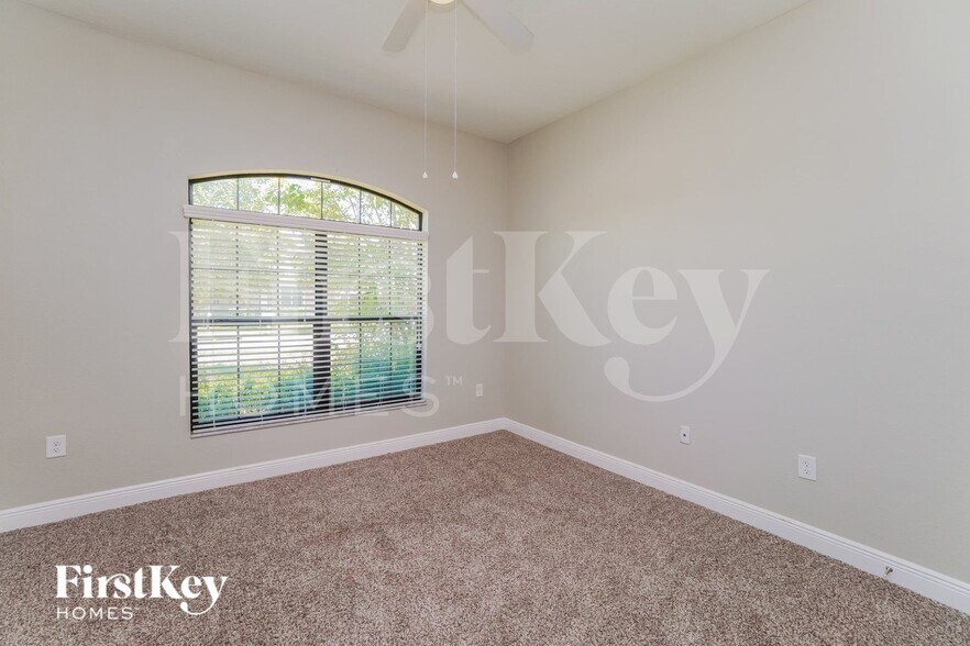 Building Photo - 12414 Drakefield Dr