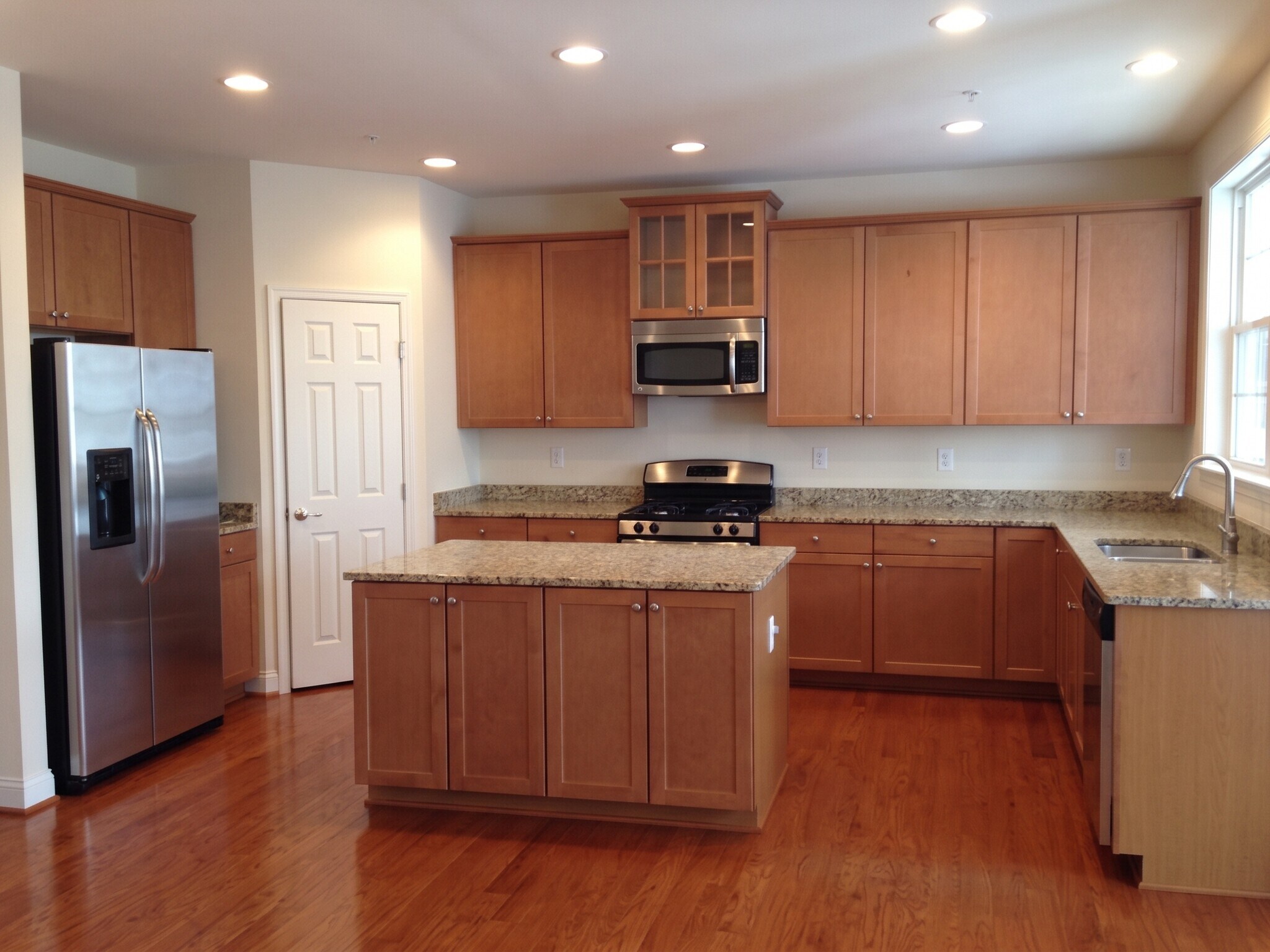 Building Photo - 4255 Talmadge Cir