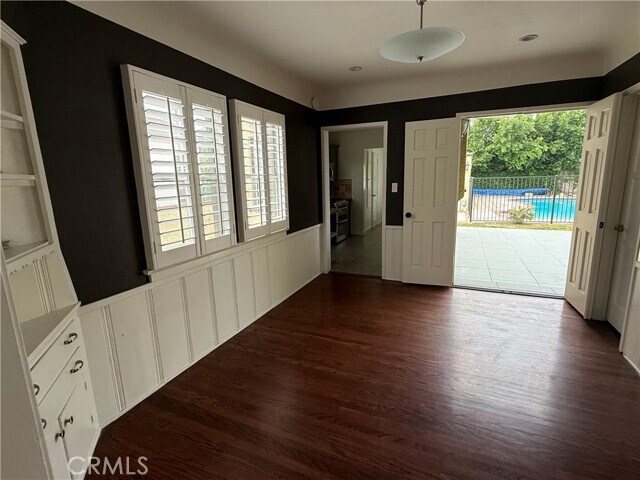 Building Photo - 527 S Orchard Dr