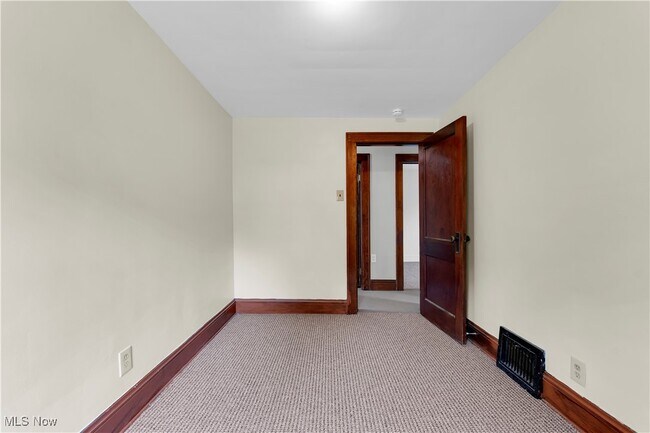 Building Photo - 617 Whitney Ave