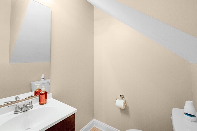 Building Photo - Charming 3 bed 2.5 bath Home in Huntersville!