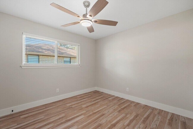 Building Photo - 1313 Redbud Trail