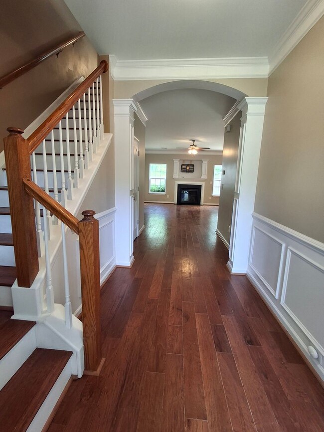 Building Photo - Beautiful 3-Bedroom Home with Bonus Room i...