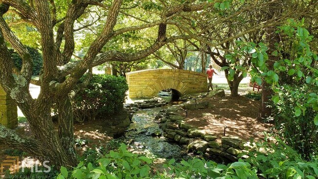 Building Photo - 10 Perimeter Summit Blvd