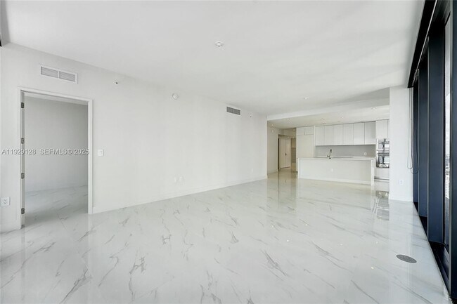 Building Photo - 700 NE 24th St