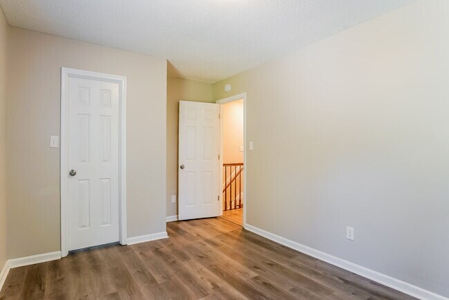 Building Photo - 1716 Netherfield Ln