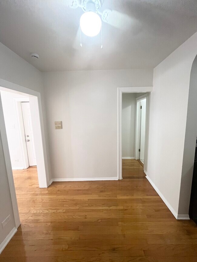 Building Photo - 950 N Kildare Ave