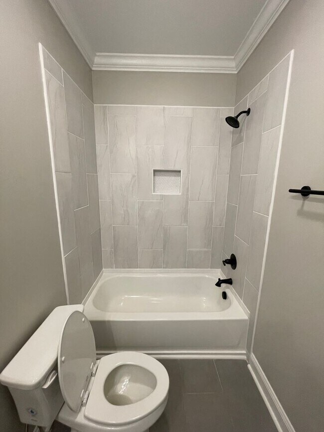 Building Photo - New 3/2.5 Townhouse in Downtown Rome $2,295