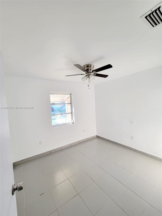 Building Photo - 1531 N 69th Way