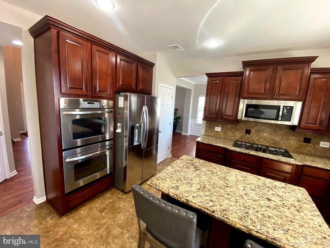 Building Photo - 2716 Lake Forest Dr