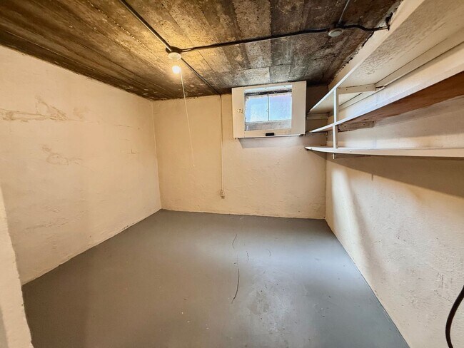 Building Photo - 2650 Cedarbrook Dr